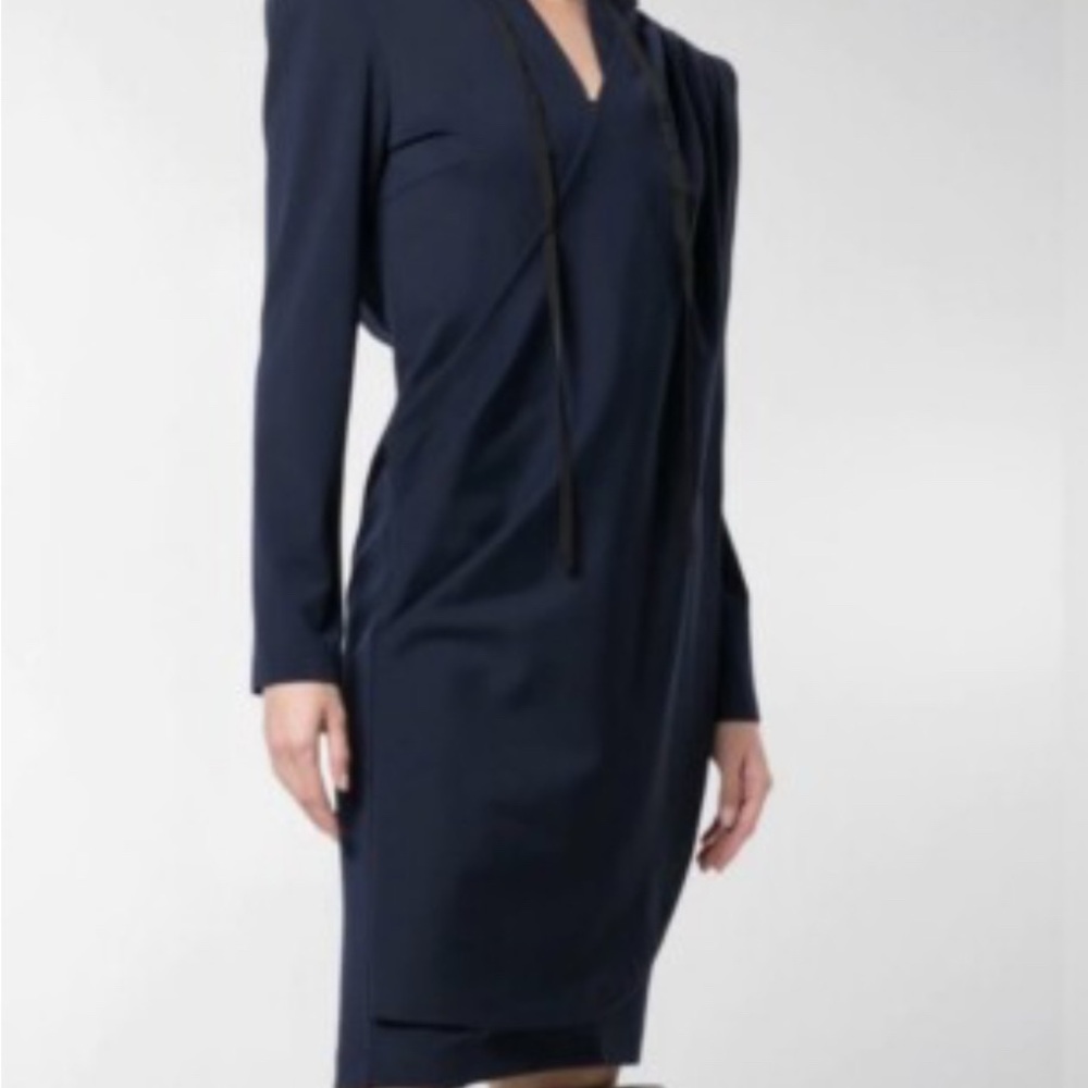 Elegant Navy Backless Long-Sleeve Dress